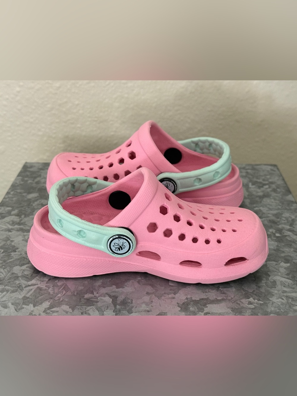 Kids Joybees Pink Clog with Mint Heel Strap Harper Sandal, Size 6/7 - Picture 5 of 8